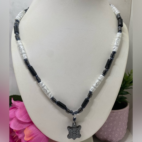 Hematite bead artisan southwestern native style turtle pendant necklace 
18”
Exc - Picture 2 of 4